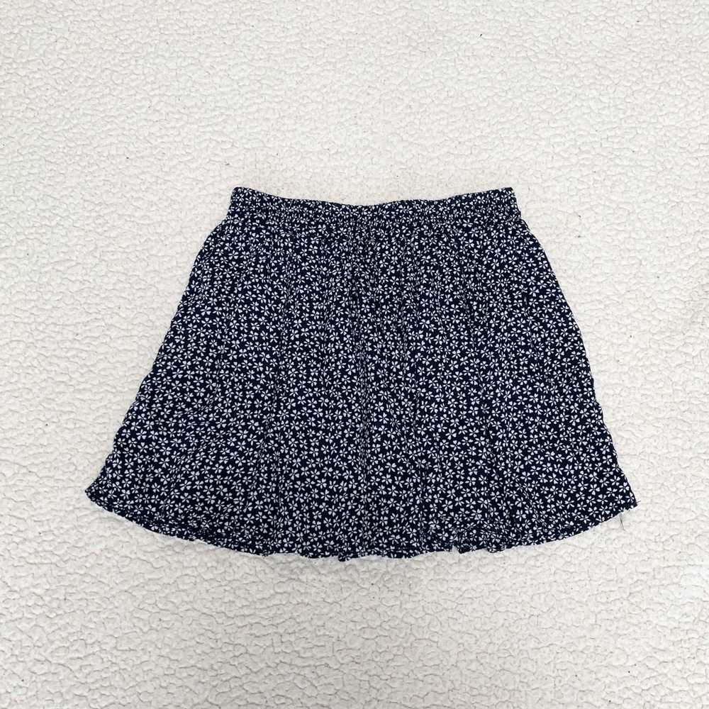 Brandy Melville Navy Floral Skirt - Picture 1 of 6
